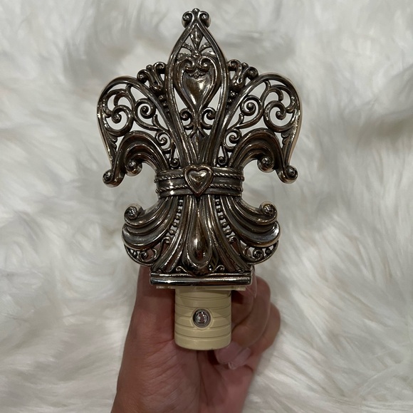 Brighton Fleur De Lis Nightlight - Picture 2 of 3